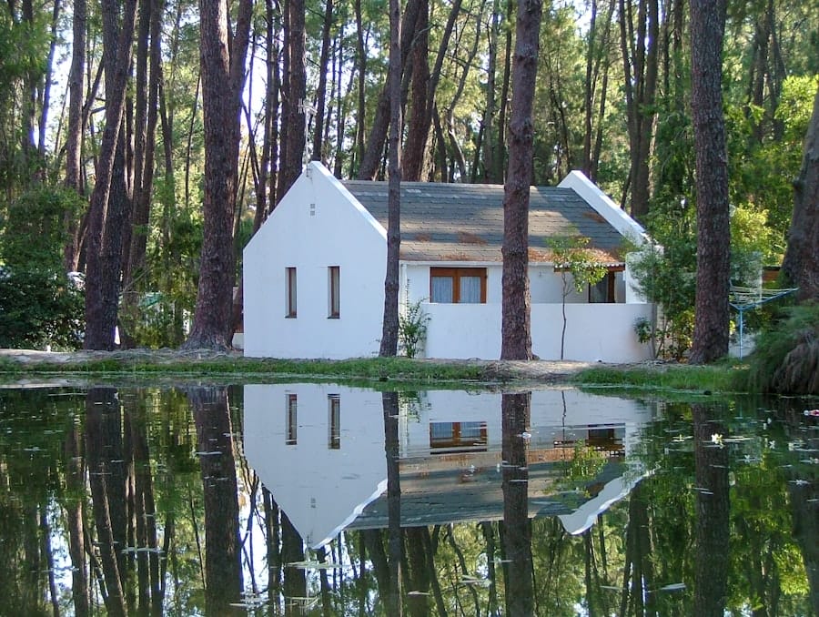 Flood-resistant architecture